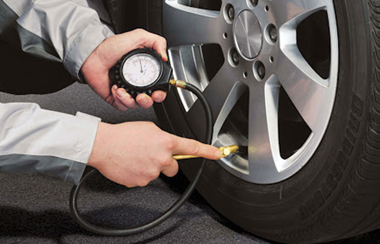 Áp suất lốp là gì? Áp suất lốp ô tô 4 chỗ, 7 chỗ bao nhiêu là đủ? 
