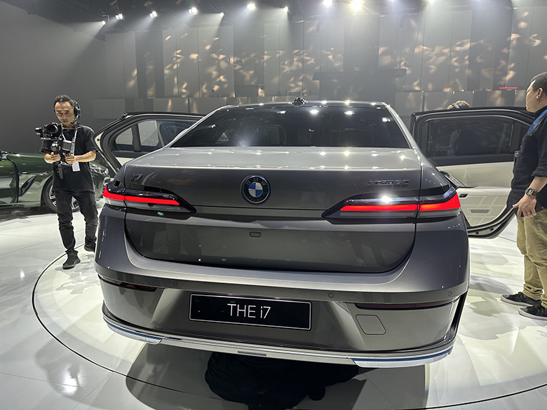 BMW i7 2023
