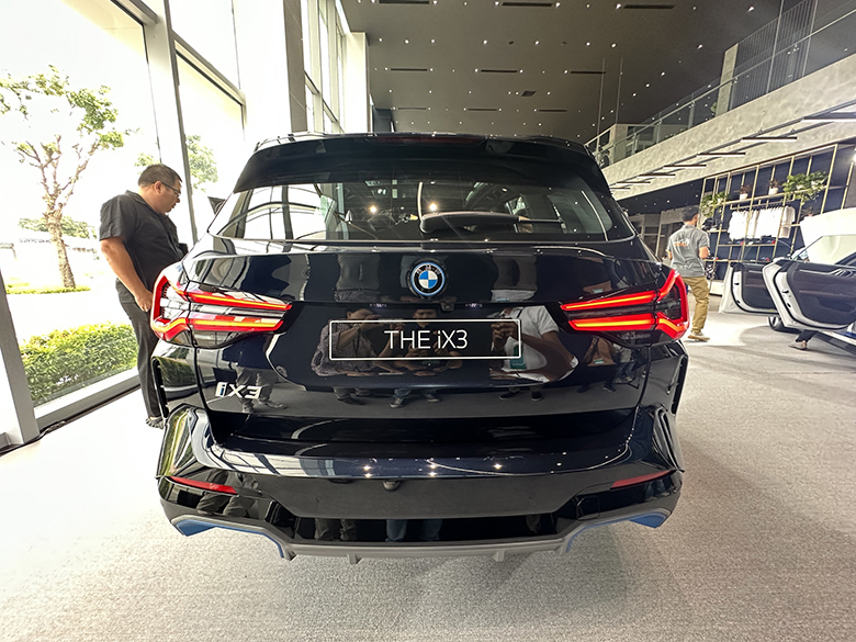 BMW iX3 2023
