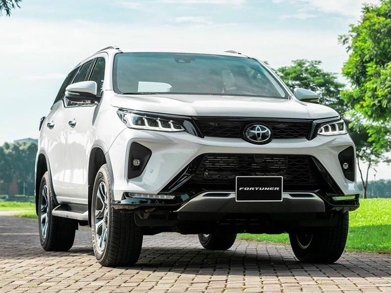 Toyota Fortuner Legender 2.4AT 4X2