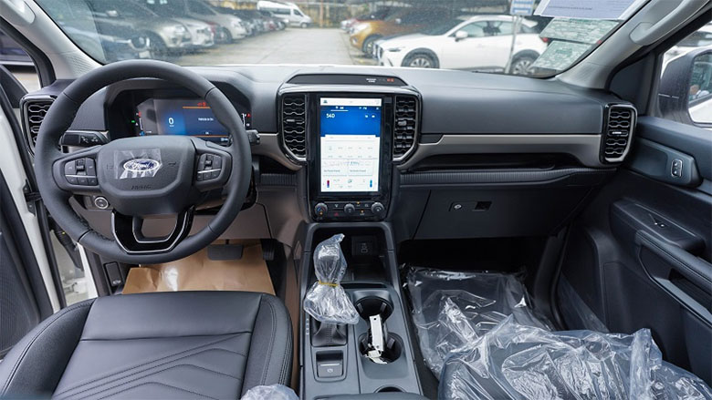 Kích thước nội thất Ford Everest