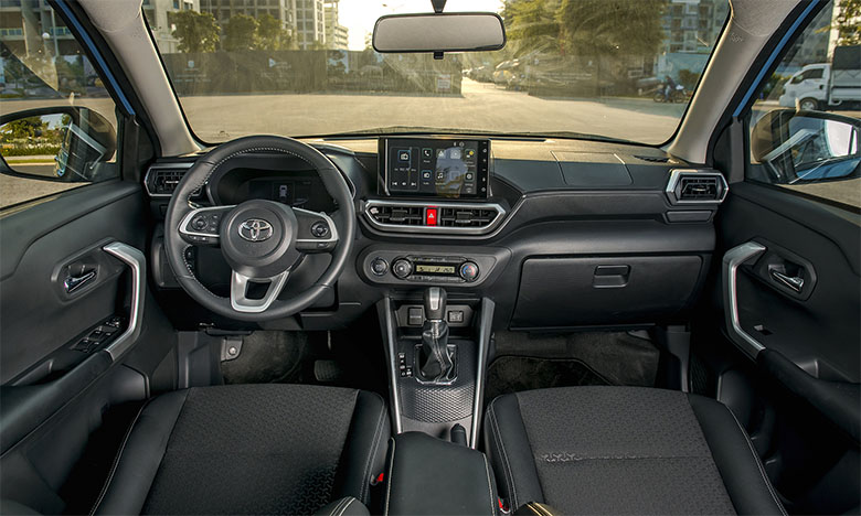 khoang lái toyota raize